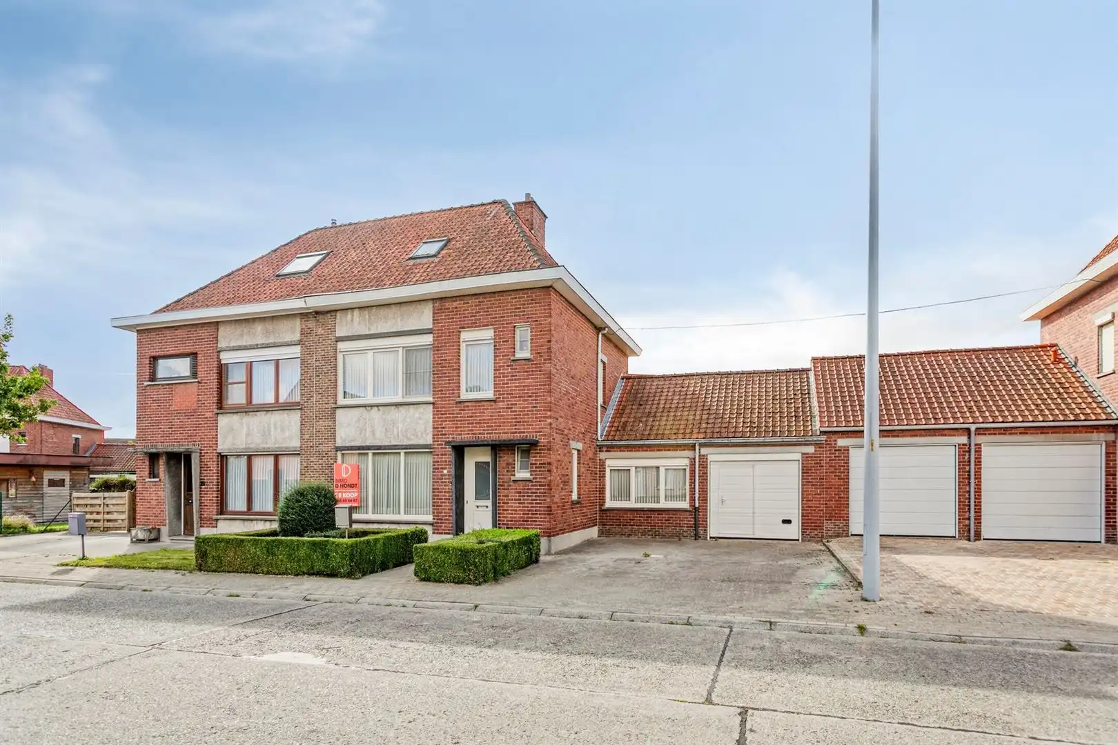 Te renoveren woning te Heurne foto 3
