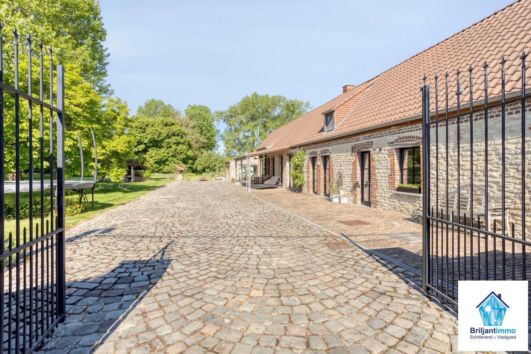 Authentieke, gerenoveerde hoeve te midden van het groen foto 2