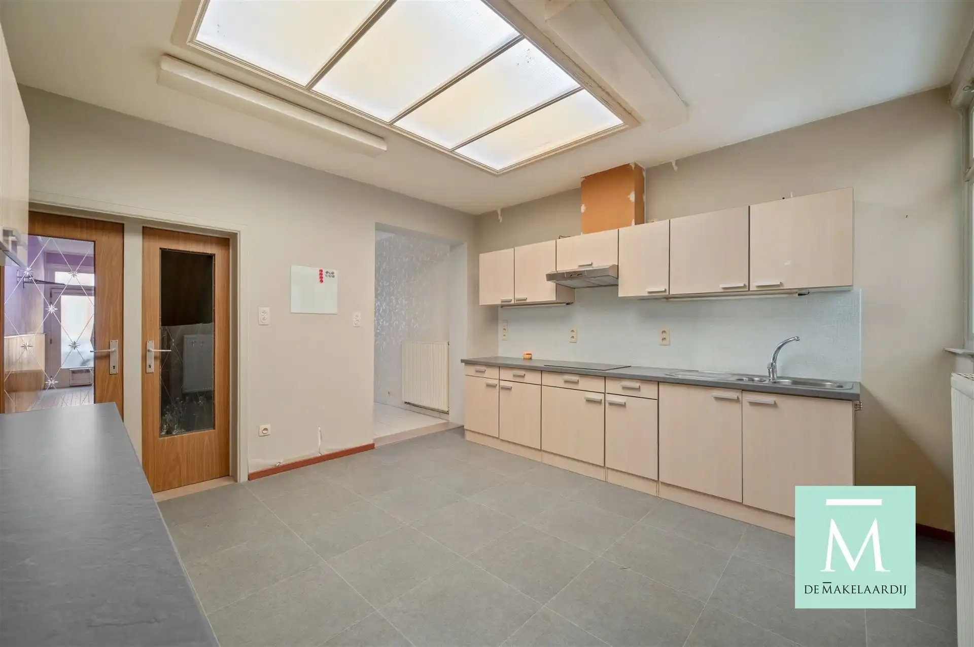 Leuke, op te frissen starterswoning met 3 slaapkamers en gezellig terrasje op toplocatie! foto 6