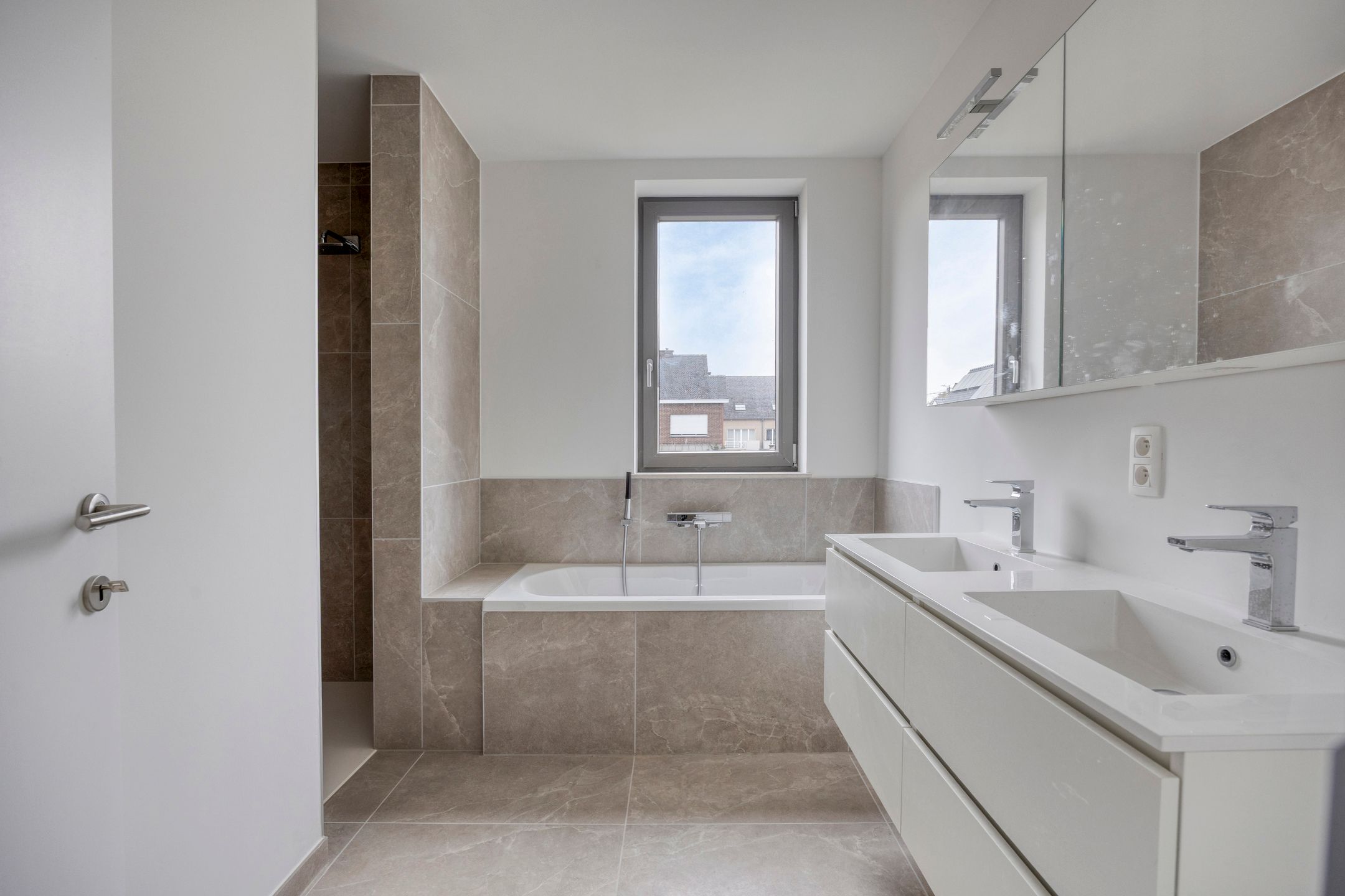 Energiezuinige gezinswoning met 6 slaapkamers te Linden  foto 14