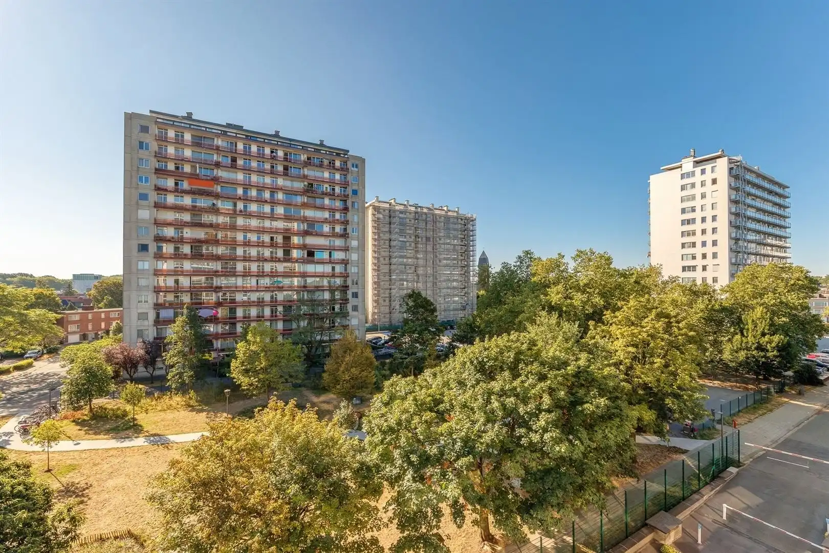 Lichtrijk appartement met panoramisch uitzicht, groot terras en parking foto 18