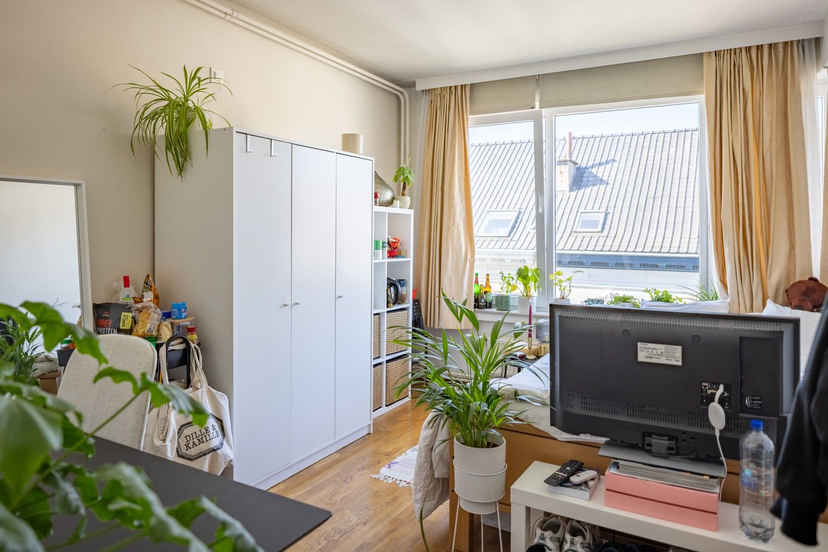 Erg lichtrijk hoekappartement op centrumlocatie foto 5