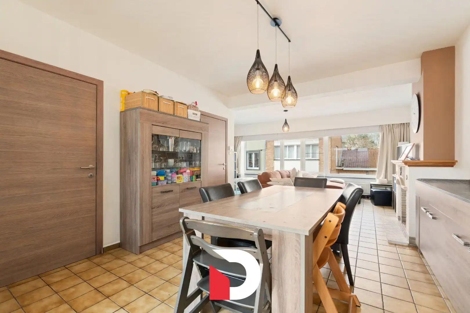 Instapklare gezinswoning met 3slk. en inpandige garage vlakbij Centrum Brugge. foto 6