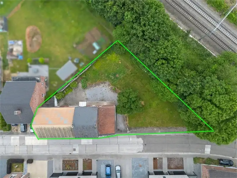 TE RENOVEREN GEZINSWONING MET LOODS IN HET LANDELIJKE GINGELOM foto 7