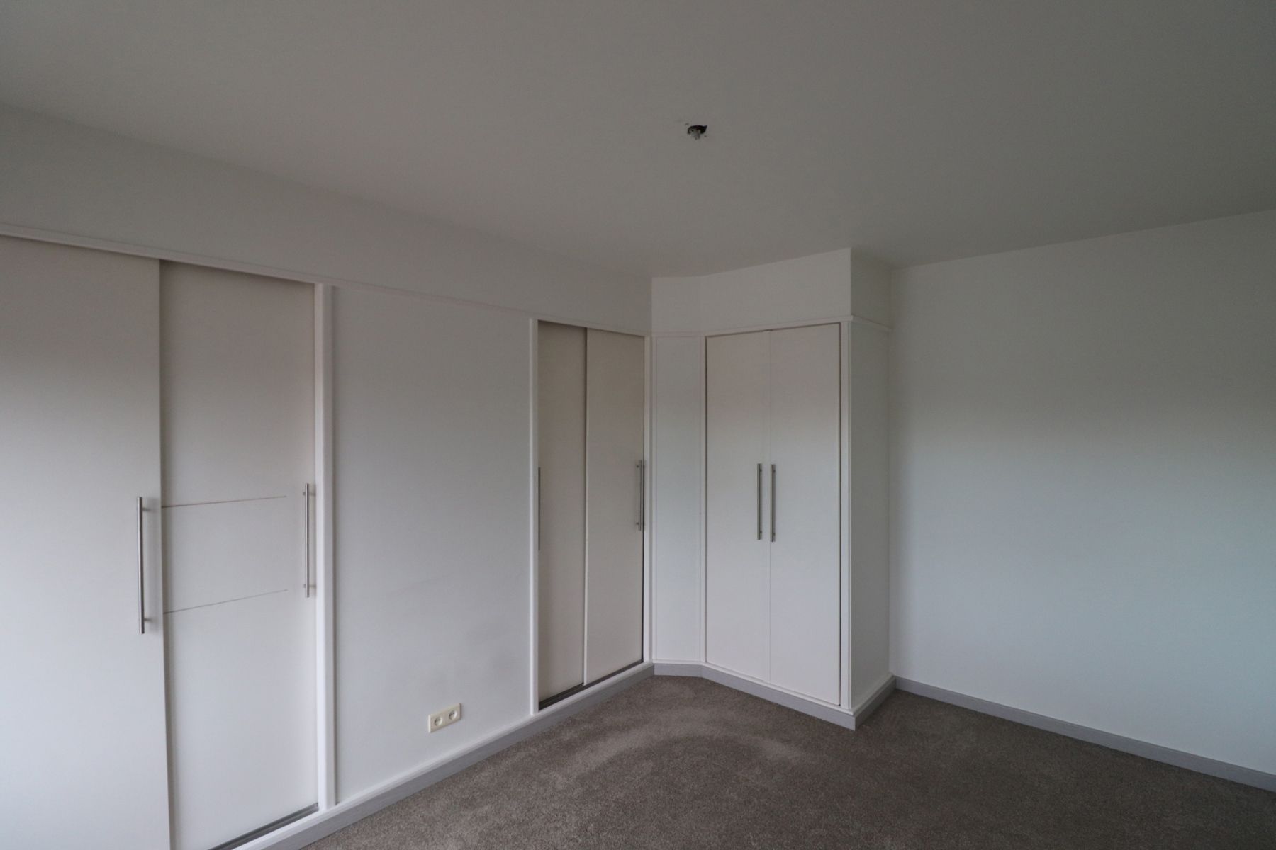 Een recent gerenoveerde woning met 3 slaapkamers, terras en garage. foto 19