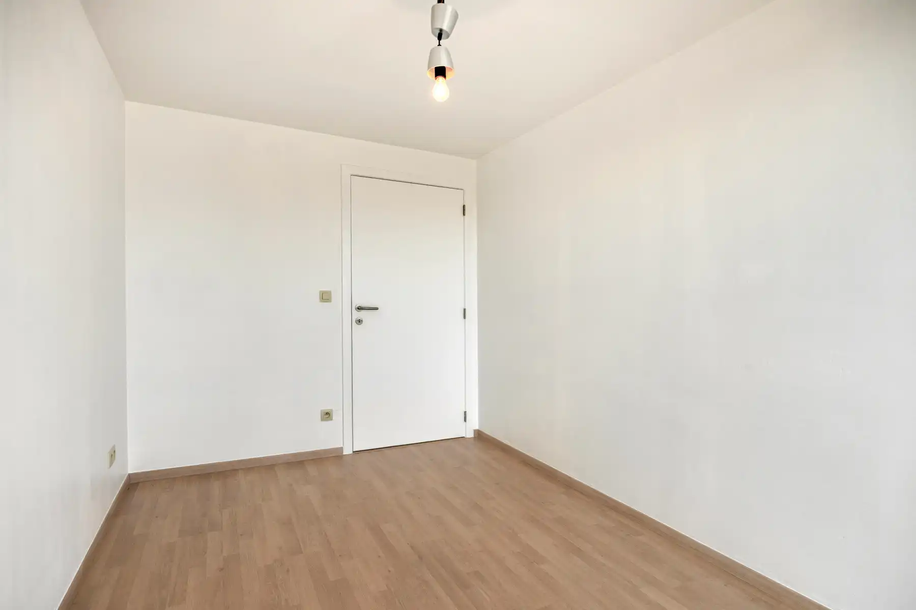 Gelijkvloers appartement met 2 slaapkamers, 2 garages, EPC B foto 9