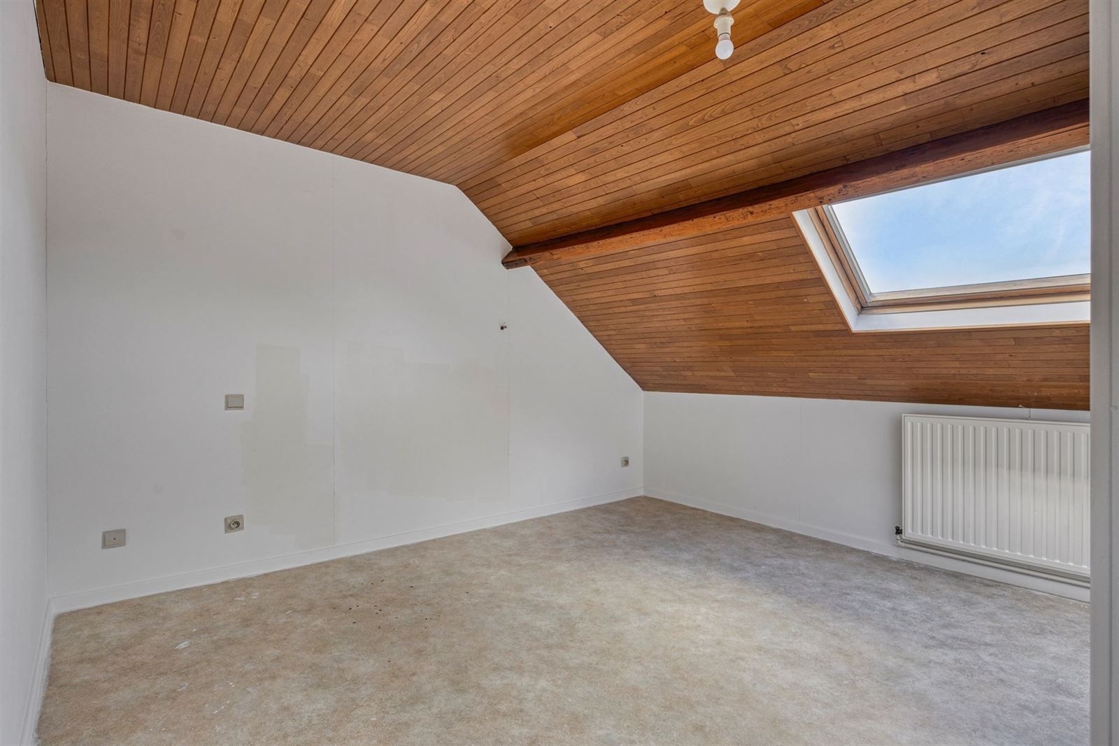 Opbrengsteigendom met handelsruimte en 3-kamer duplex appartement foto 18