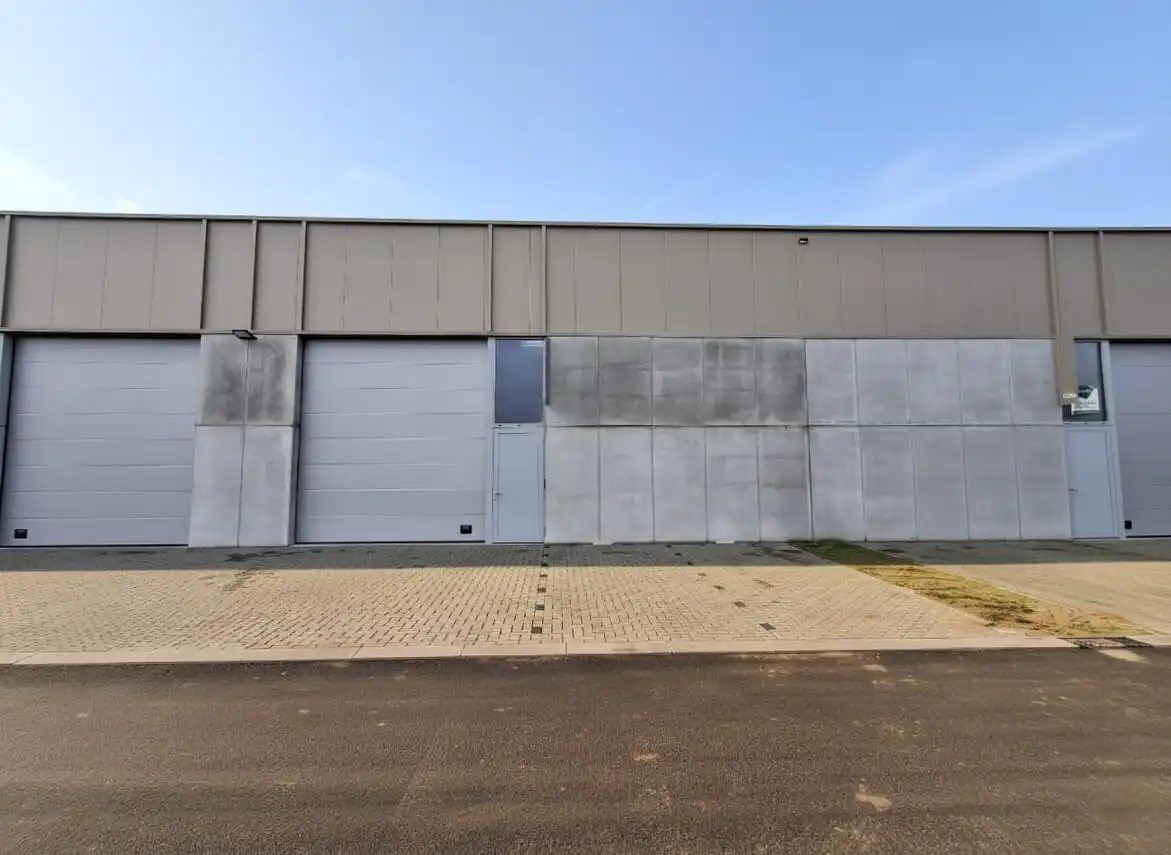 NIEUWBOUW KMO-UNIT TE HUUR VAN 216M² TE TIELT foto {{pictureIndex}}