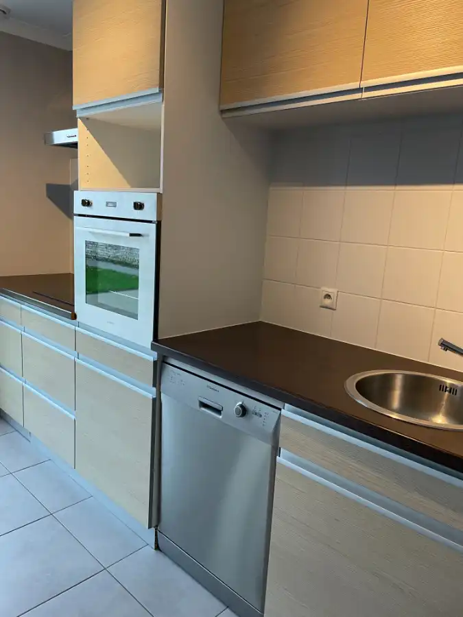 EENGEZINSWONING + tuin foto 13