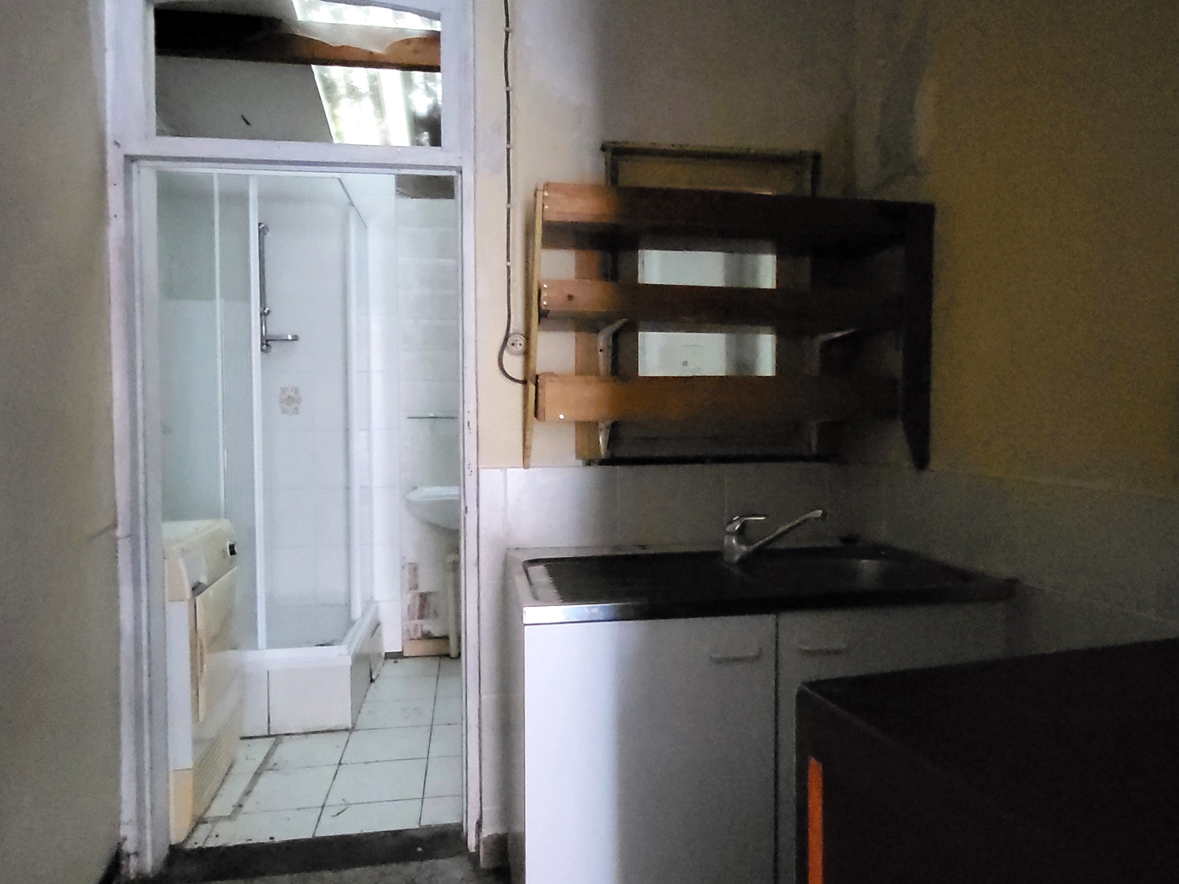 Prachtig te renoveren rijwoning op 132m² met ruime stalling.  foto 4
