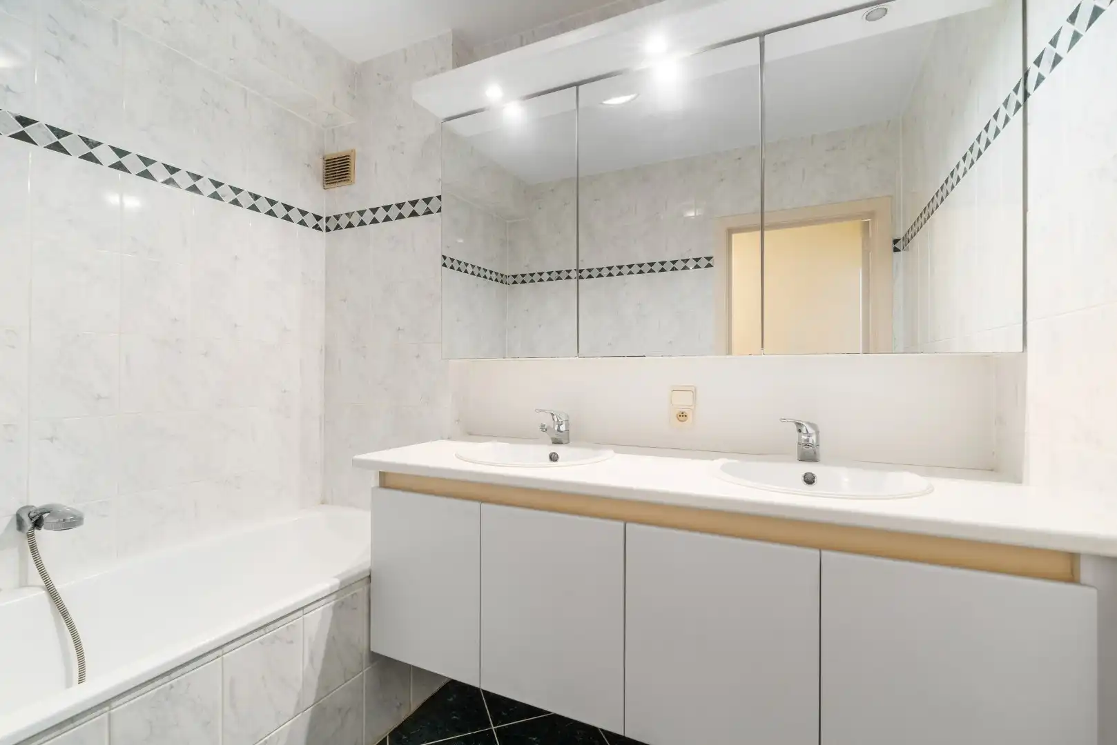 Ruim appartement te koop in centrum Knokke foto 12