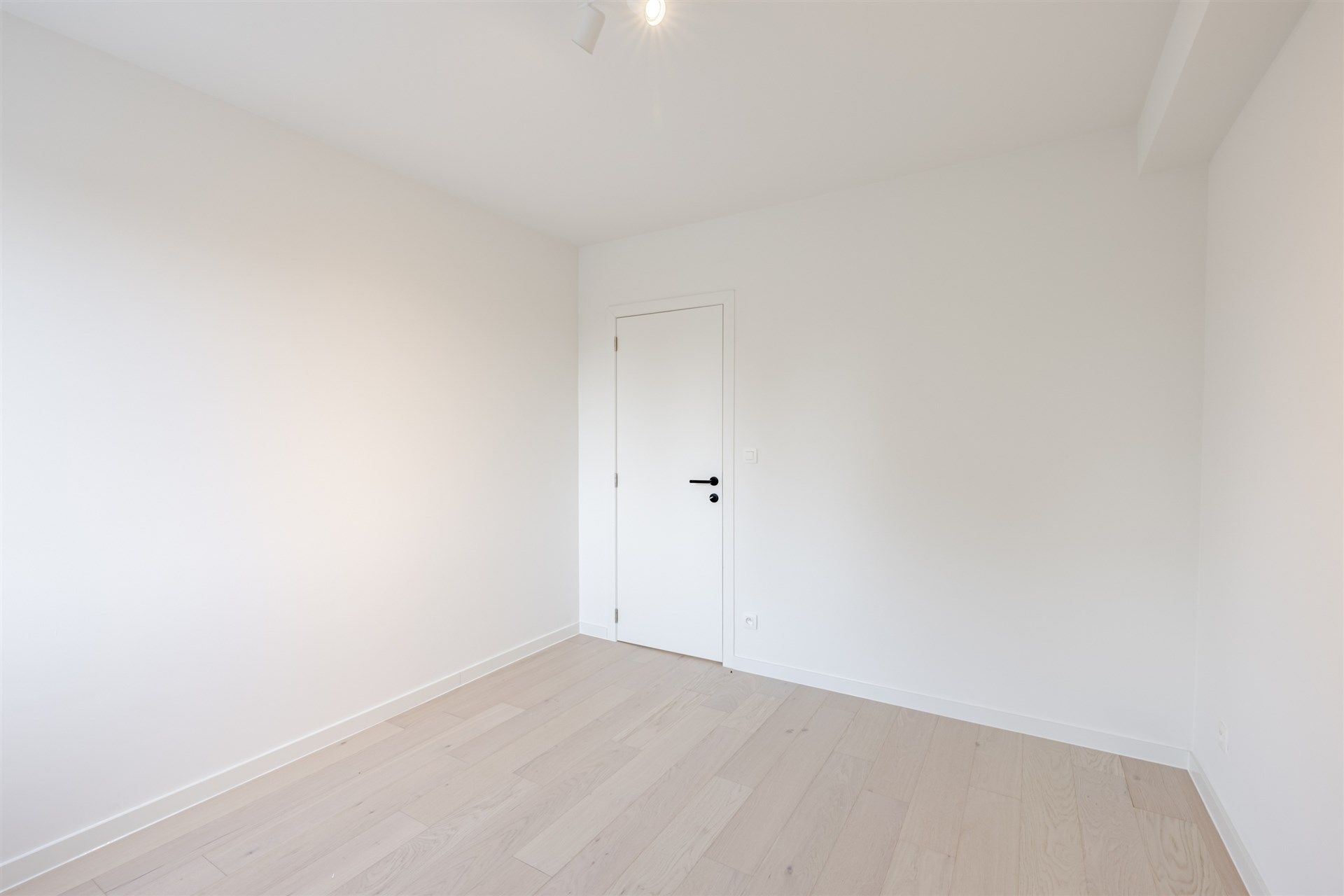 Subliem gerenoveerde woning met 4 slks op topligging foto 21