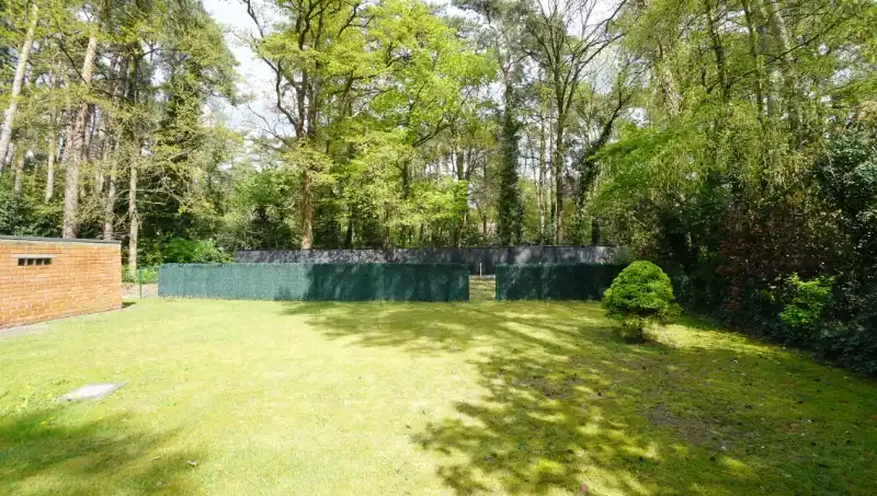 Zeer rustig en residentieel gelegen perceel van 10 are 81 ca met landhuis foto 8
