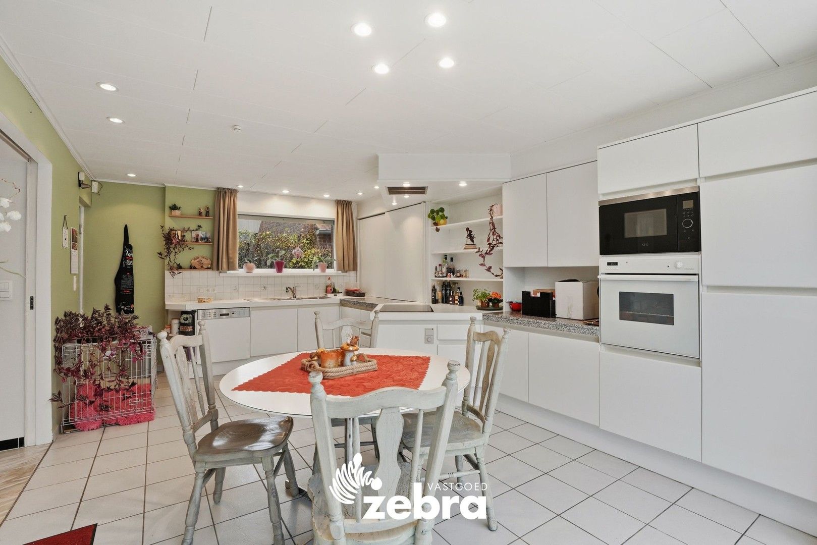 Ruime woning met grote tuin, zwemvijver en schuur in Beveren aan de IJzer! foto 7