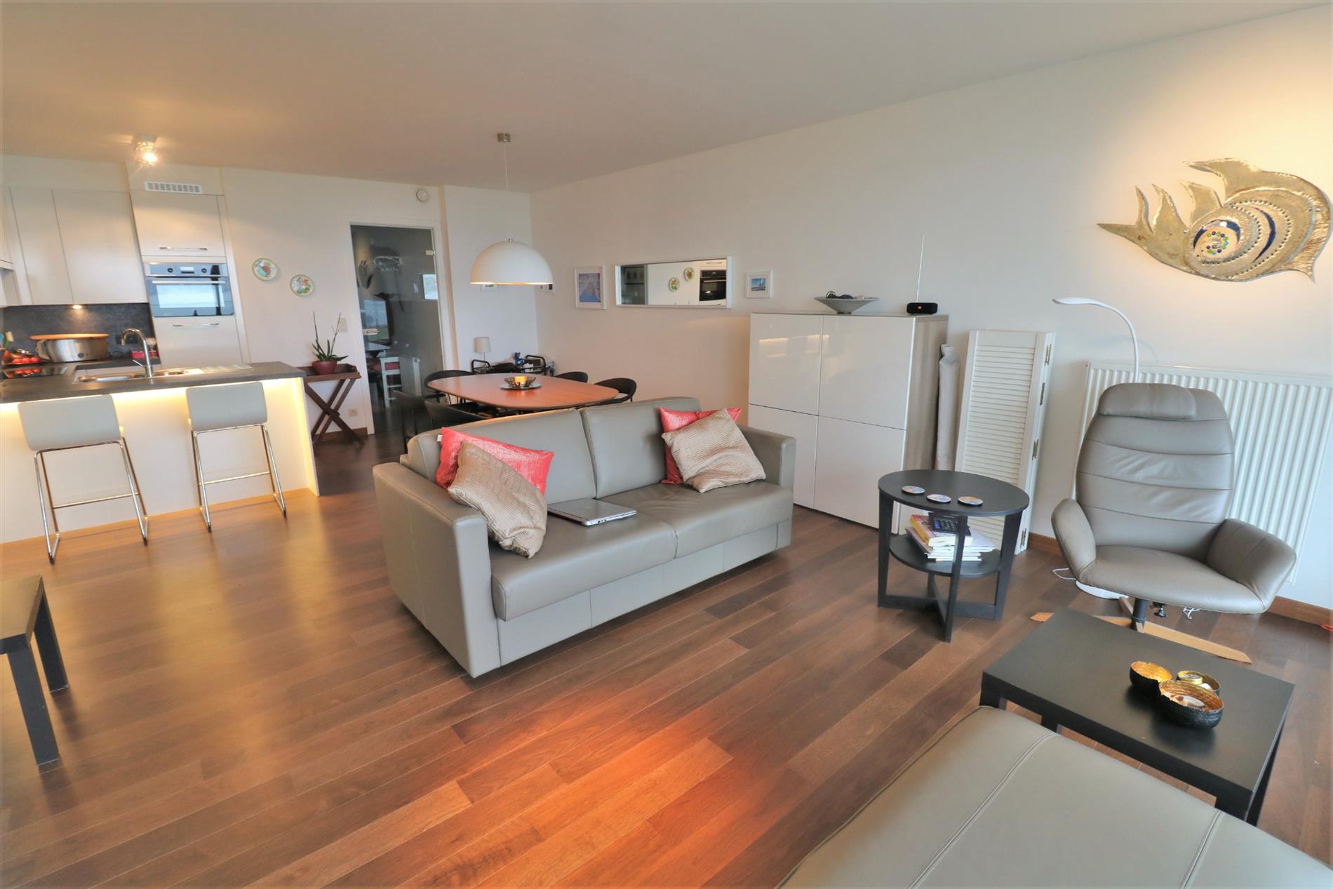 Luxueus 2-slaapkamer appartement met zonneterrassen en prachtig open zicht op de Spuikom te Bredene! foto 5