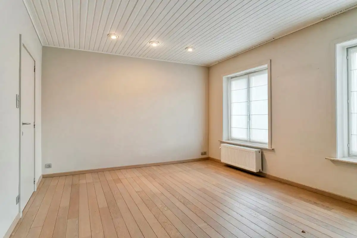 Magazijn van circa 1.285 m² met woning te koop in Bellegem foto 8