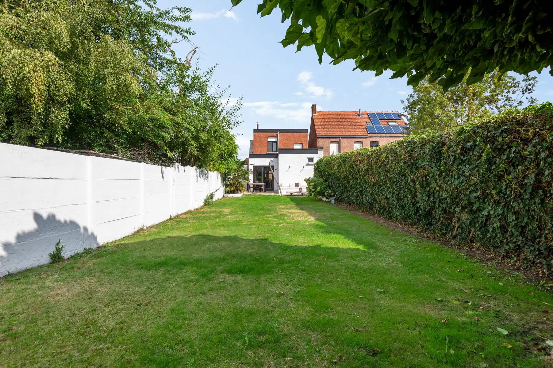 Uiterst charmante halfopen woning met zuidtuin foto 2