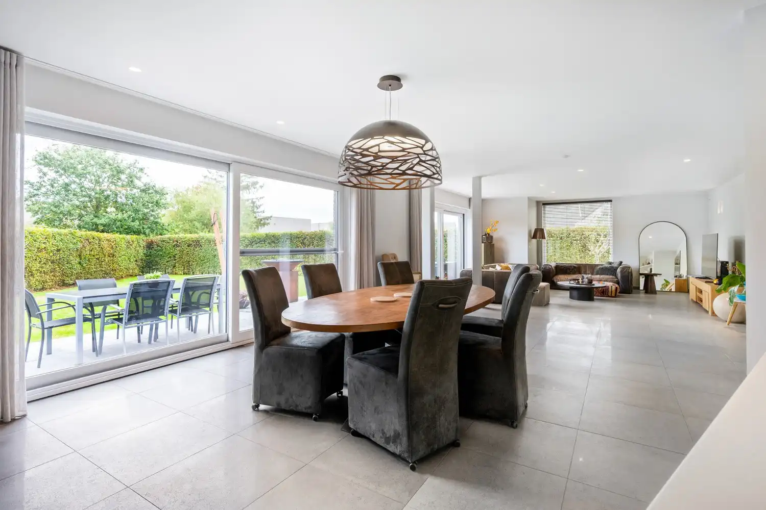 Instapklare energiezuinige villa met 4 zeer ruime slpkrs en ruime inpandige garage op 1006m2 foto 2