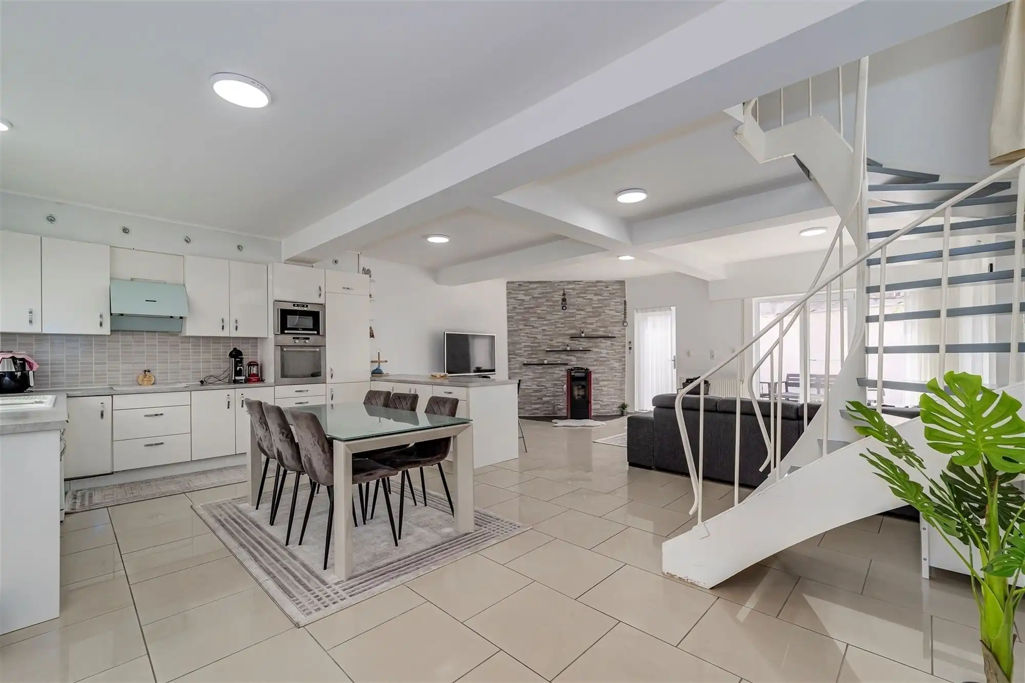 Huis te Hoboken met 4 slpk en 2 garages foto 3