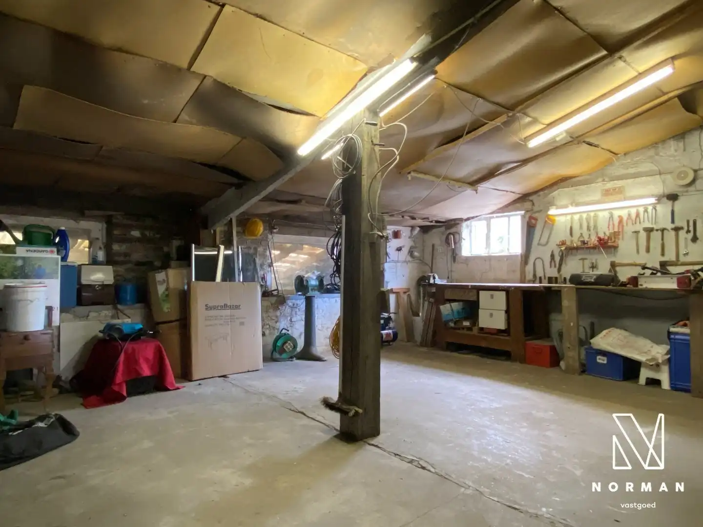 Halfopen woning met 3 slaapkamers, bijgebouw/atelier en grote voorkamer voor eventuele handelszaak foto 19