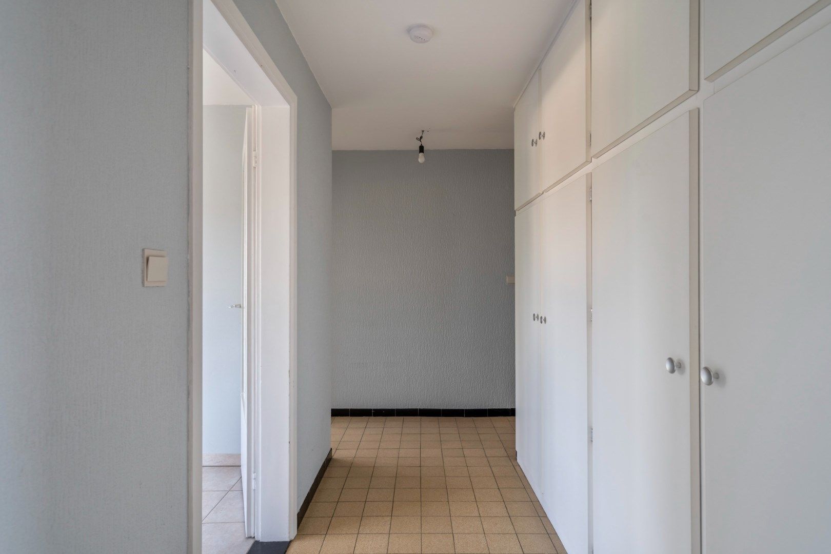 Te renoveren appartementsgebouw bestaande uit drie appartementen en een studio, vlakbij het centrum van Hoeselt foto 8