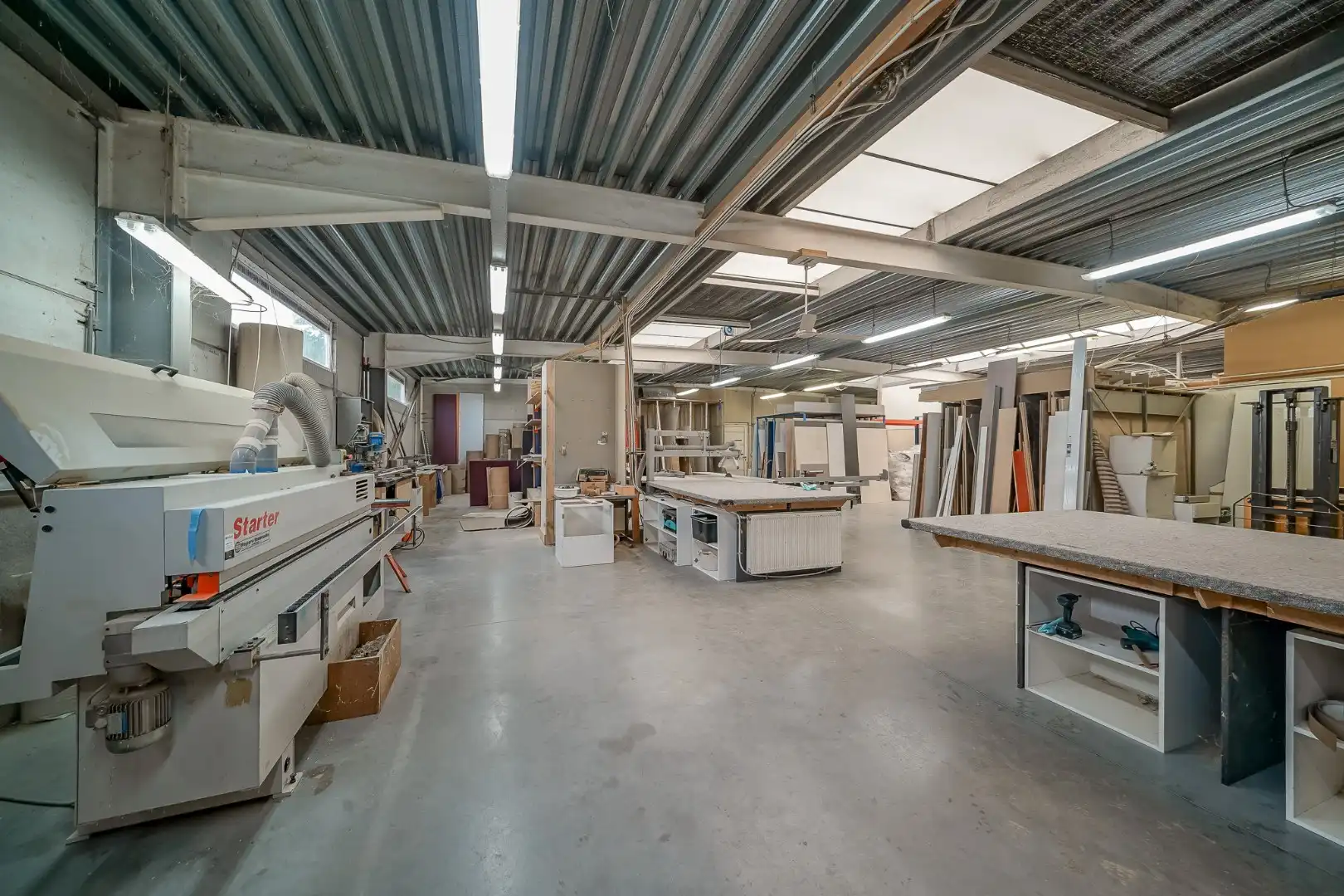 Winkelruimte met magazijn en woonst te Oostende foto 18