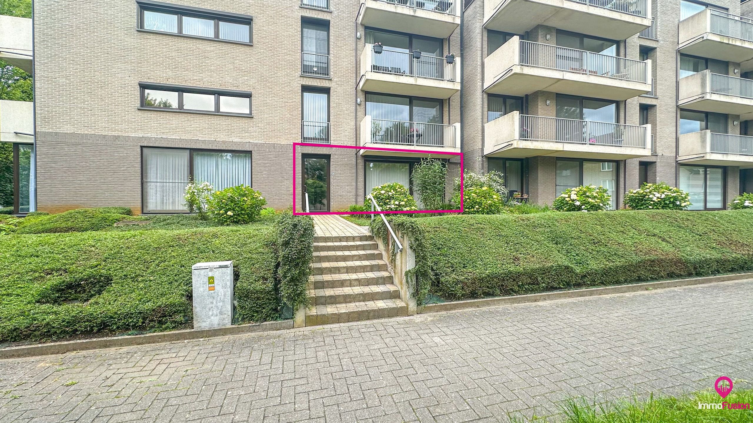 Instapklaar gelijkvloers appartement met 2 slpks en parking! foto 23