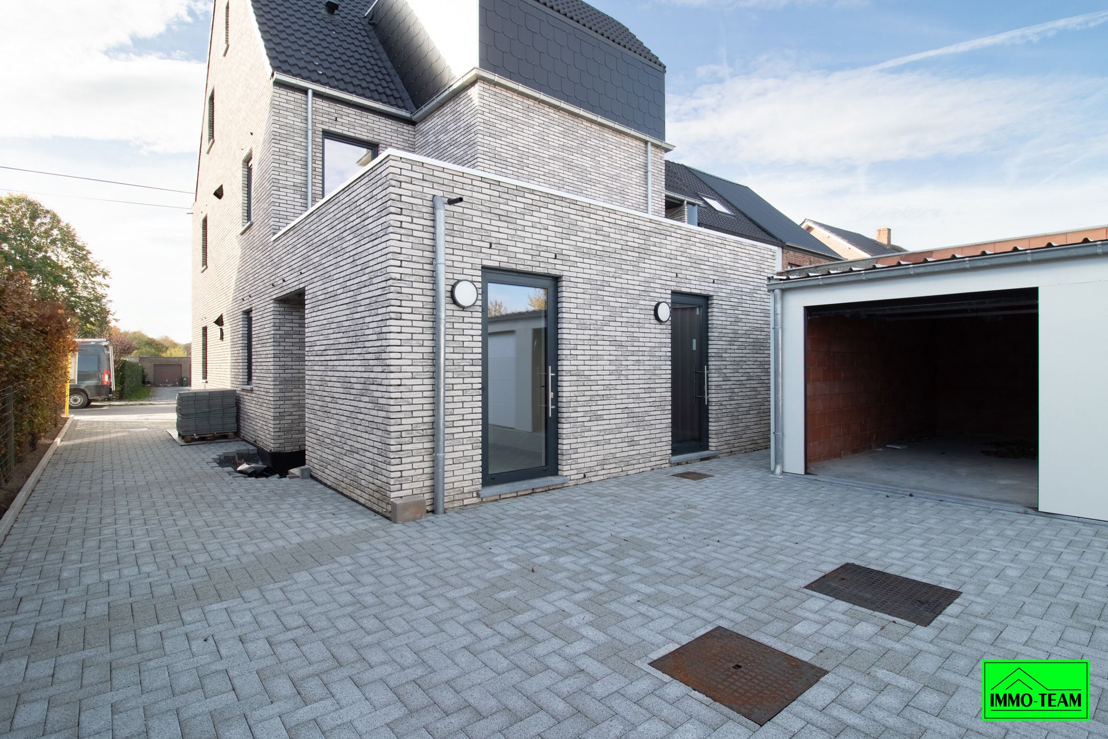 Nieuwbouw gelijkvloers appartement met terras en garage.  foto 3