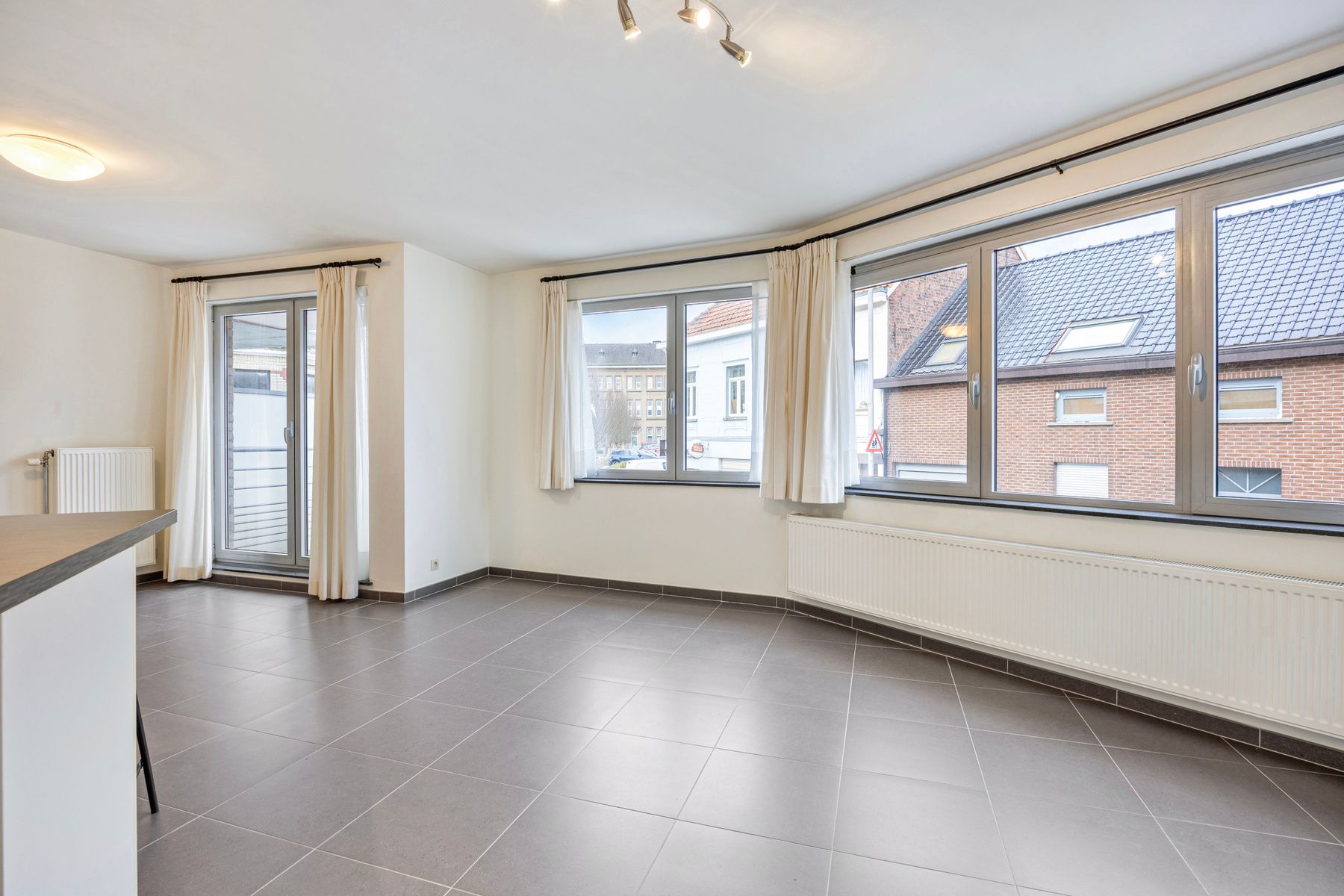 Instapklaar appartement met 2 kamers, staanplaats en terras foto 8
