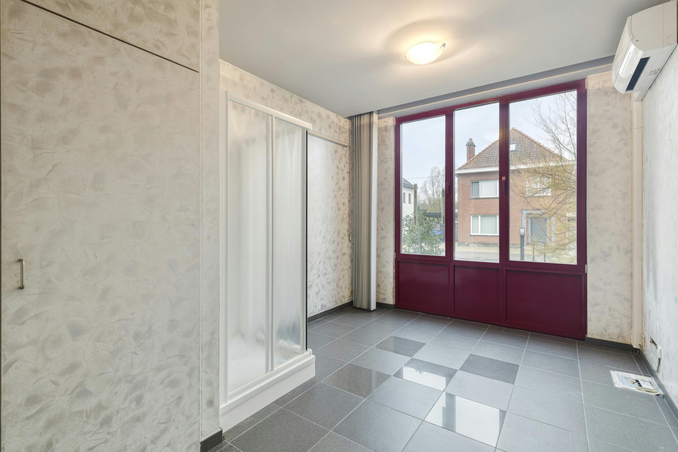 Huis met gelijkvloers kantoor/praktijk te koop in Knesselare foto 17