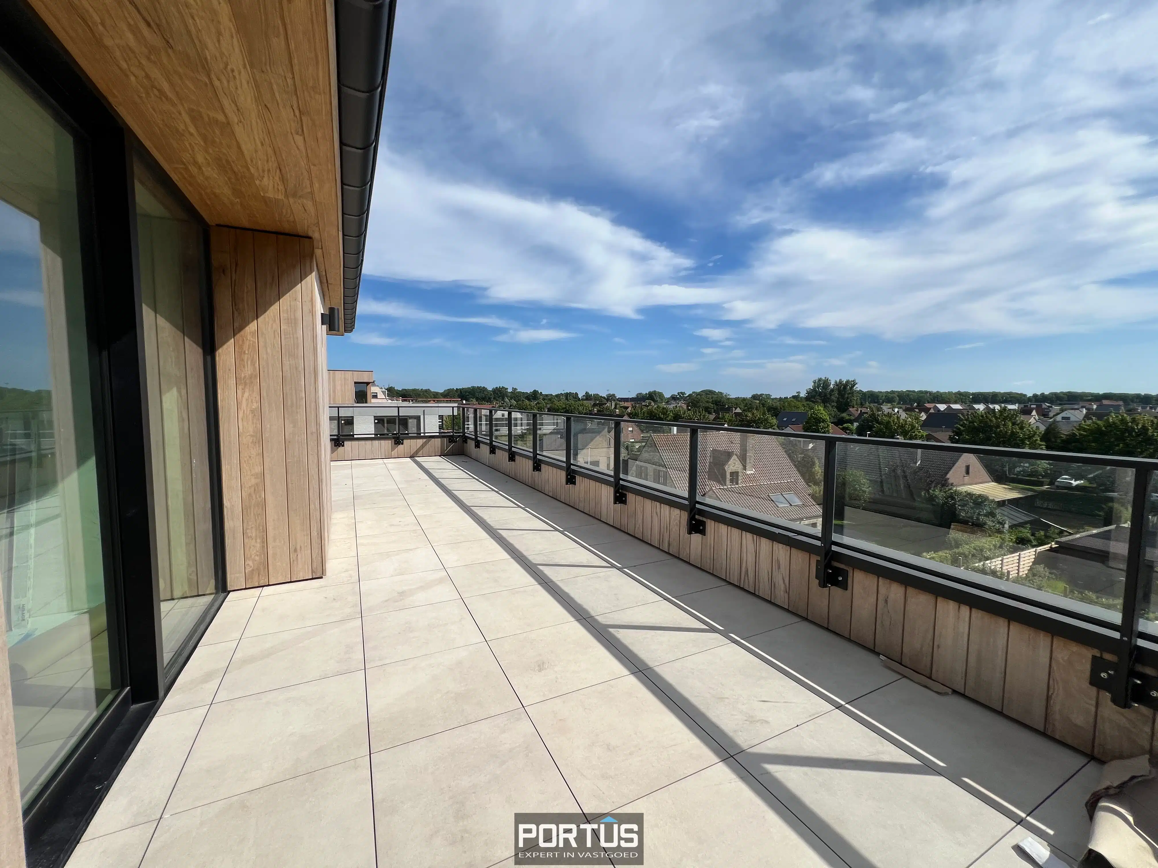 Instapklaar nieuwbouwappartement te koop met 3 slaapkamer in Residentie Portanic te Nieuwpoort foto 2