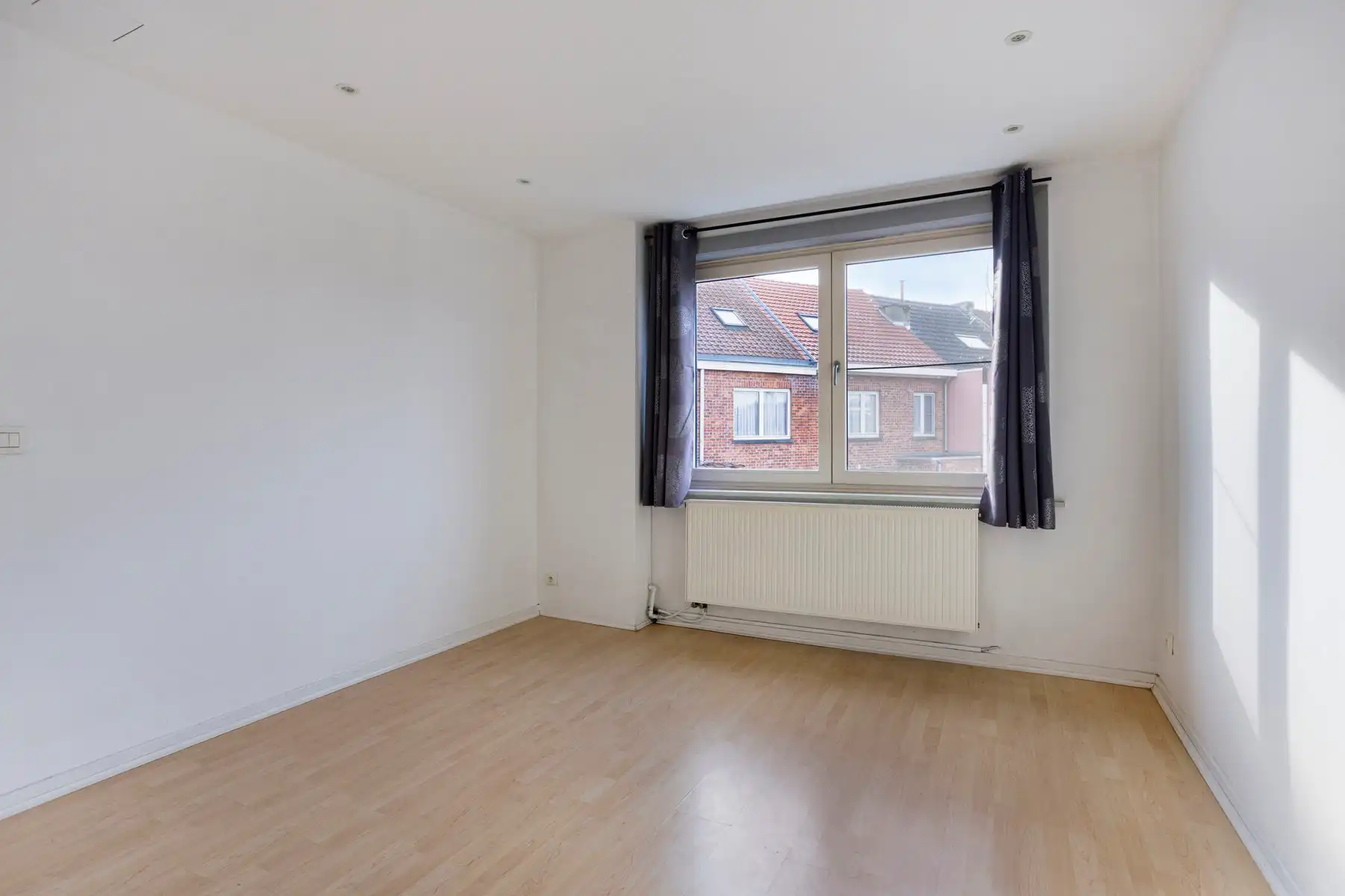 Goed gelegen woning met 4 slaapkamers, tuin en garage foto 14