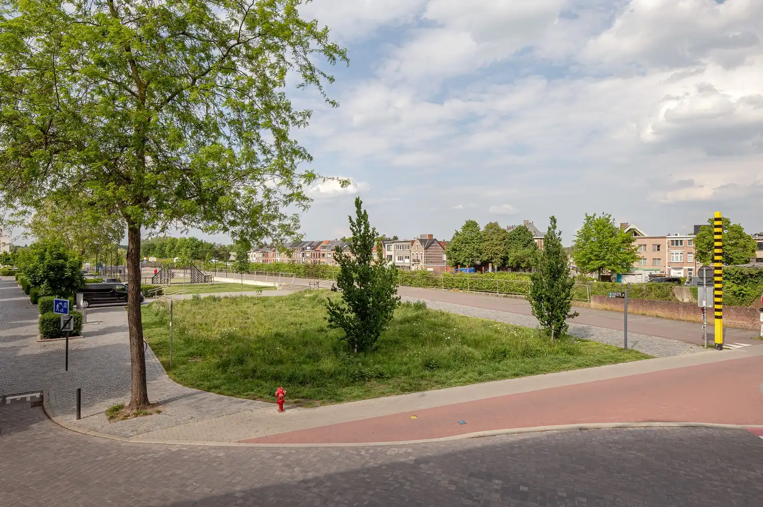 TE HUUR – Goed onderhouden appartement met 3 slaapkamers, terras en prachtig uitzicht. foto 5
