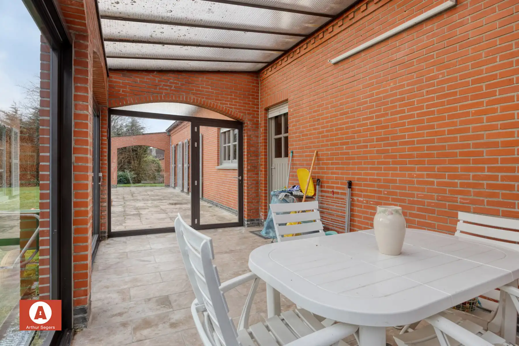 Uitzonderlijk ruime en rustig gelegen villa op 17a 32ca foto 12