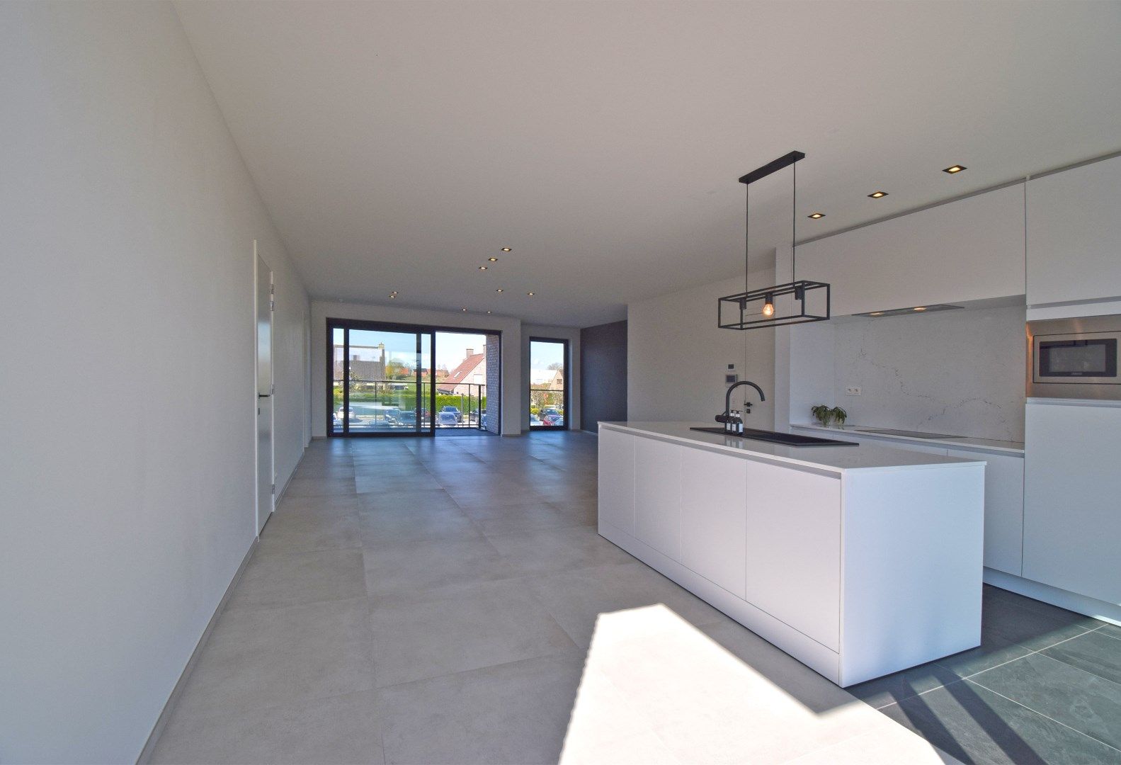 INSTAPKLAAR APPARTEMENTENT MET TWEE RUIME TERRASSEN foto 2