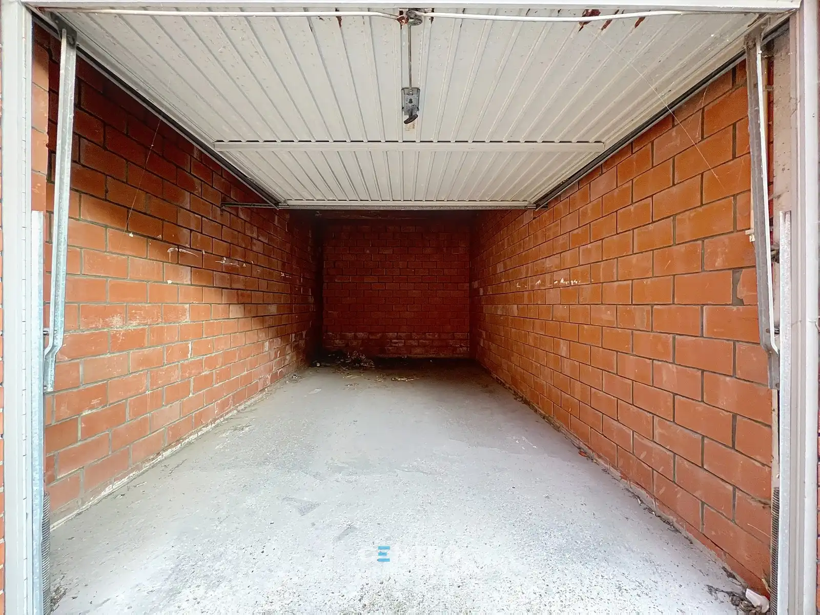 GEMETSTE garage te koop CENTRUM Roeselare nabij Sint-Michielskerk ! foto 6