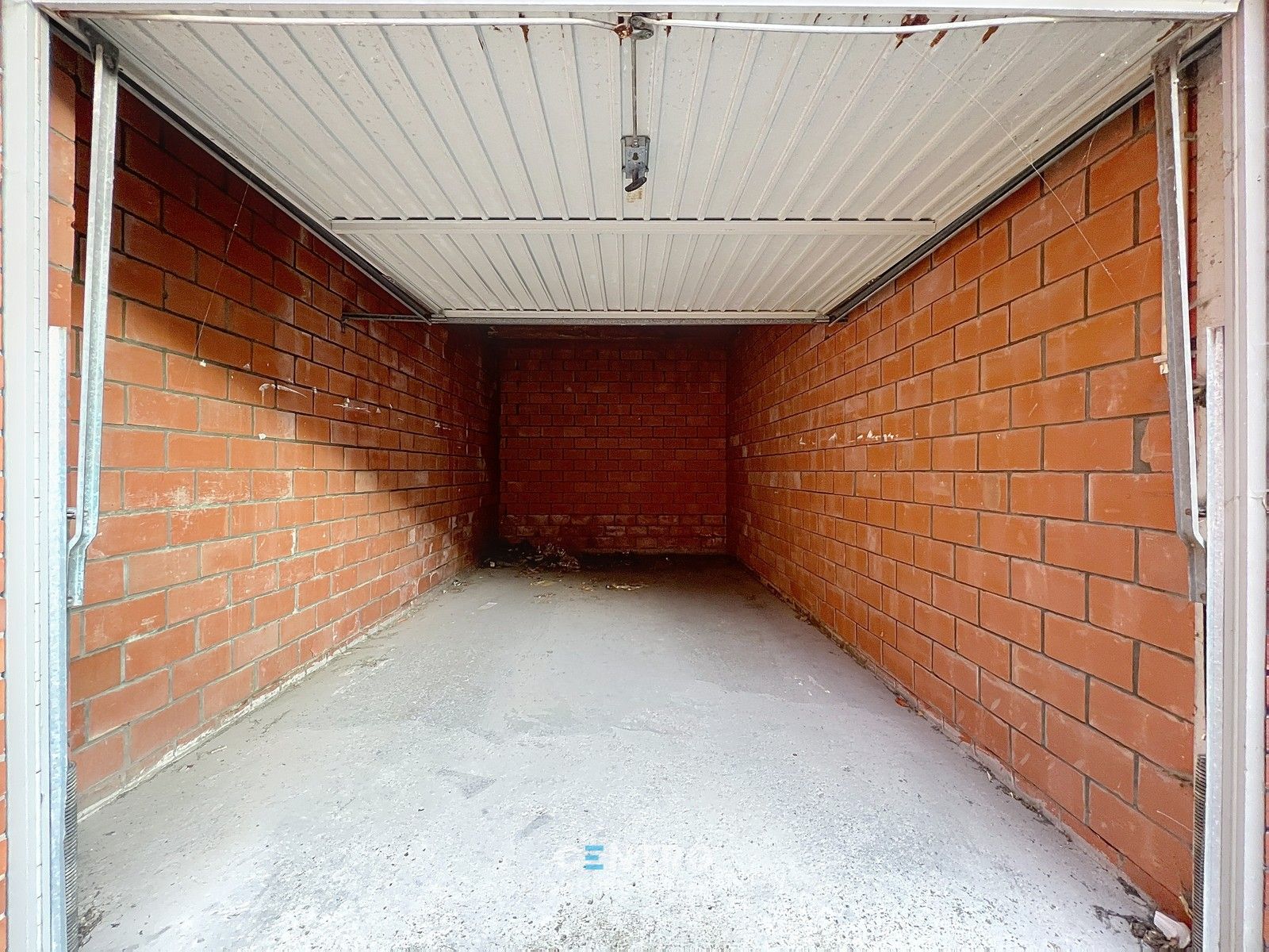 GEMETSTE garage te koop CENTRUM Roeselare nabij Sint-Michielskerk ! foto 6