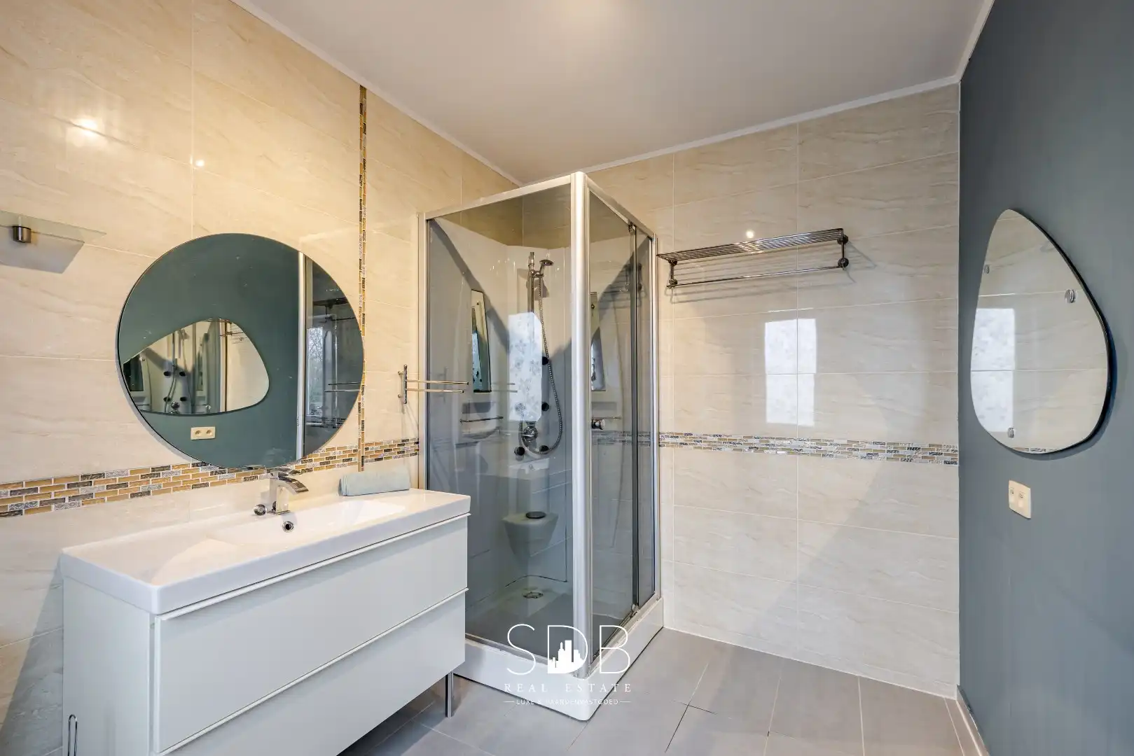 Instapklare half open bebouwing met gezinstuin foto 17