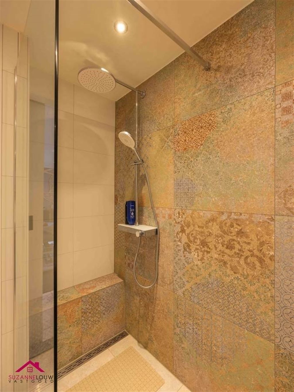 Gerenoveerde verrassend ruime vrijstaande woning foto 31