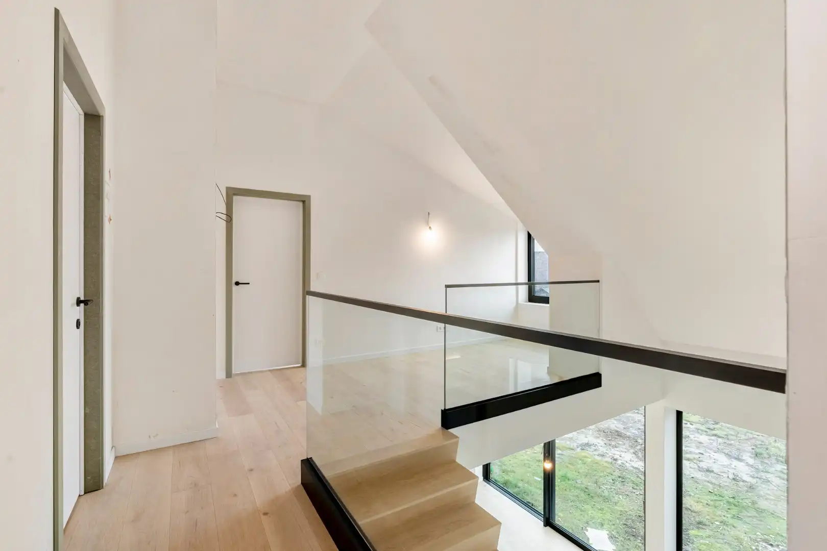 Exclusieve, volledig afgewerkte halfvrijstaande woning na transformatie van bestaande hoeve naar 2 BEN-woningen!  foto 24