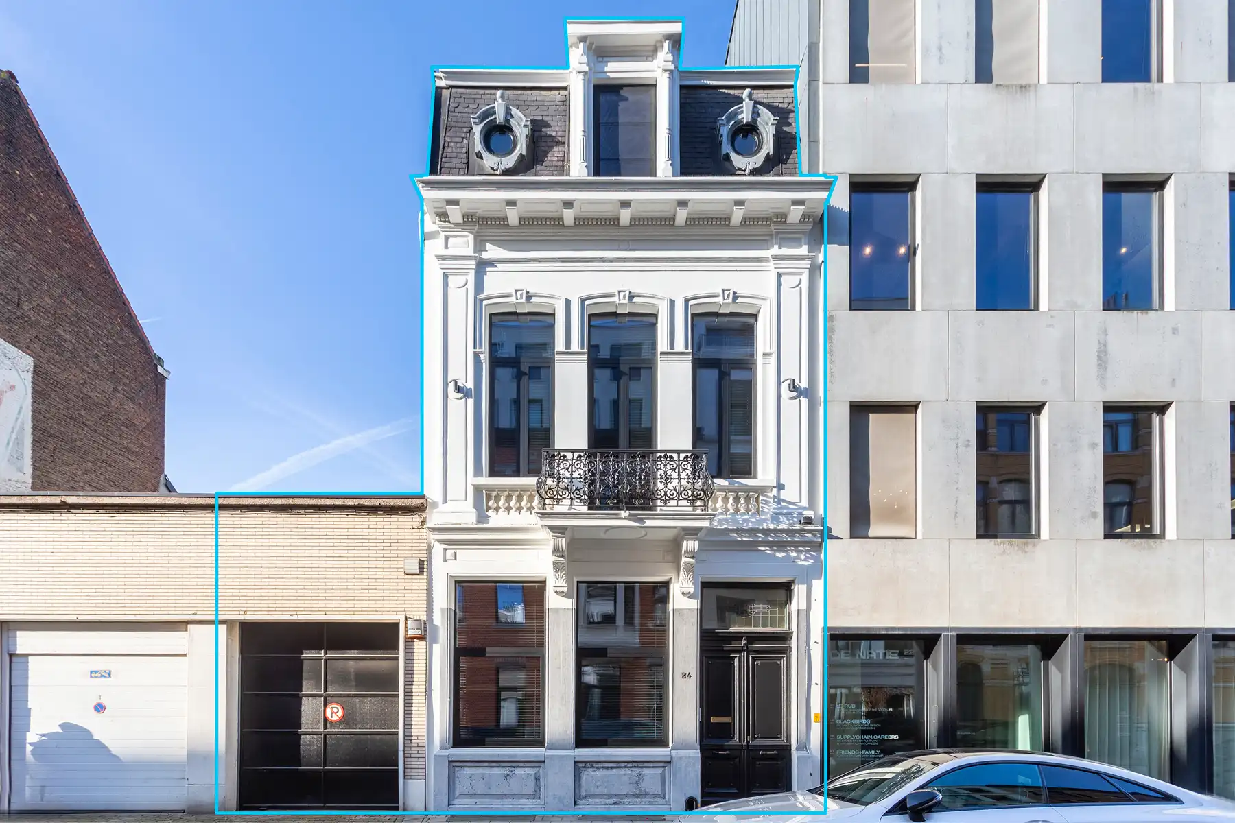 Stijlvolle herenwoning met dubbele garage op ’t zuid foto {{pictureIndex}}