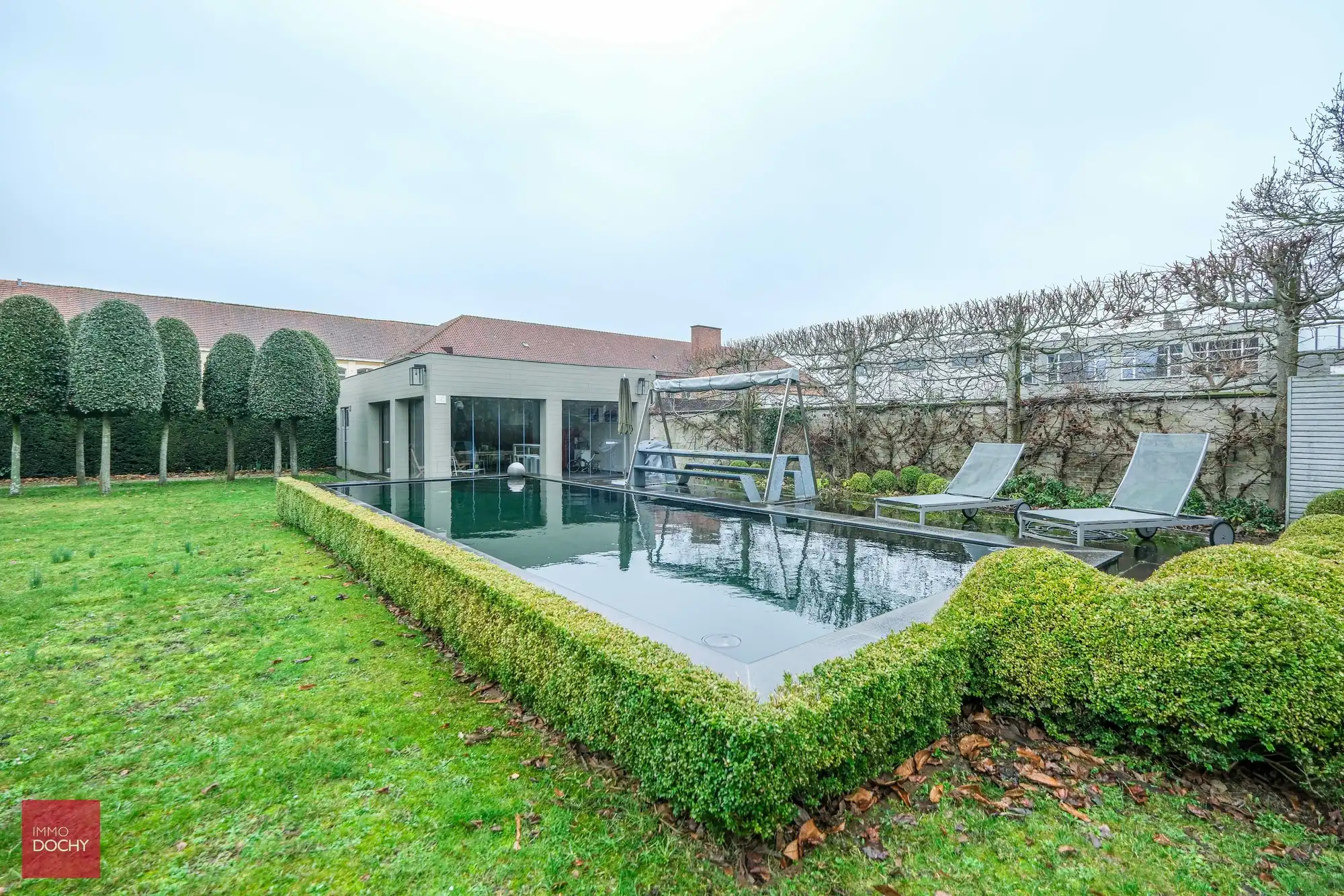 Heel ruime stadswoning met kantoren en tuin foto 25