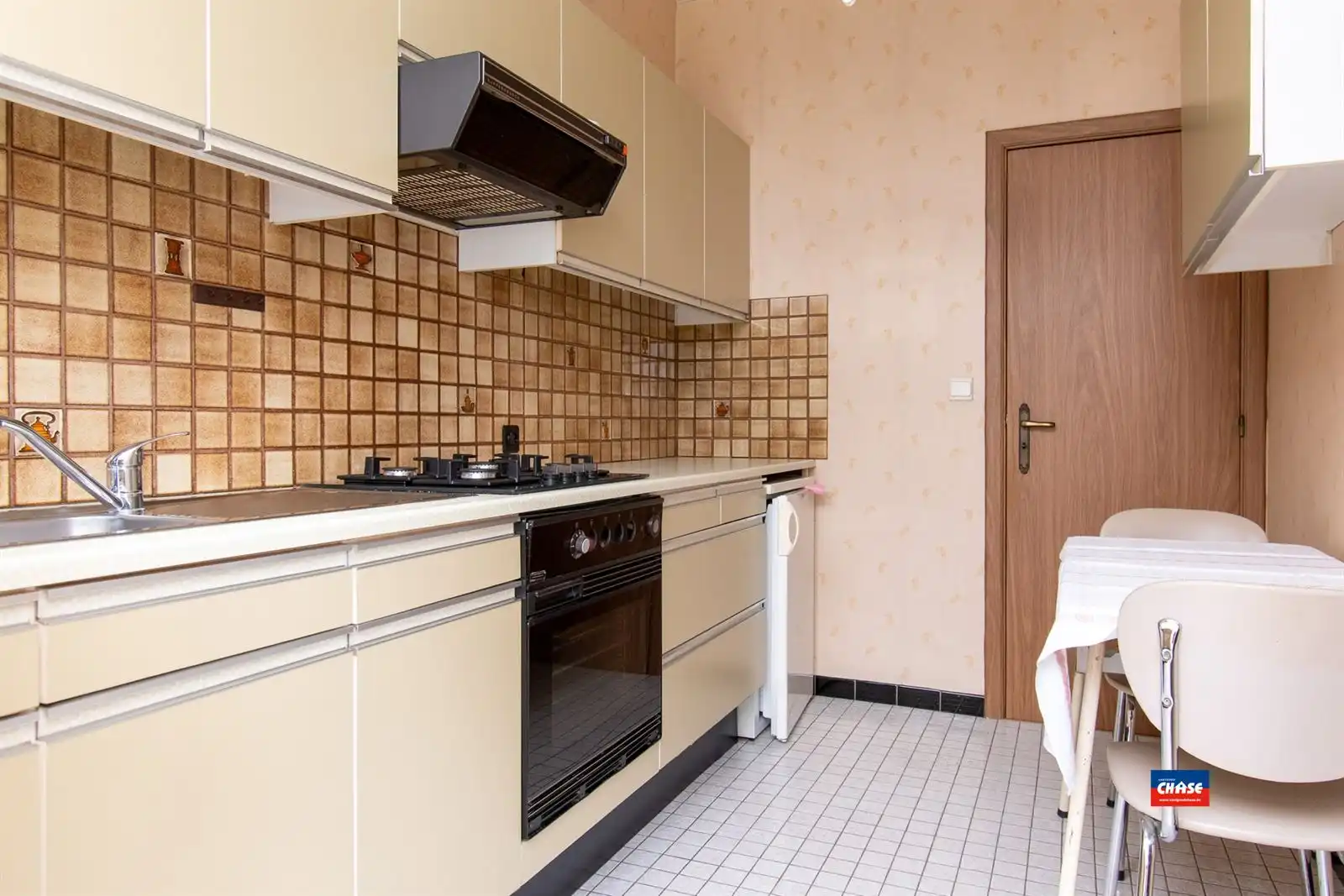 Halfopen bebouwing met 3 slaapkamers, tuin + 3 garageboxen foto 6