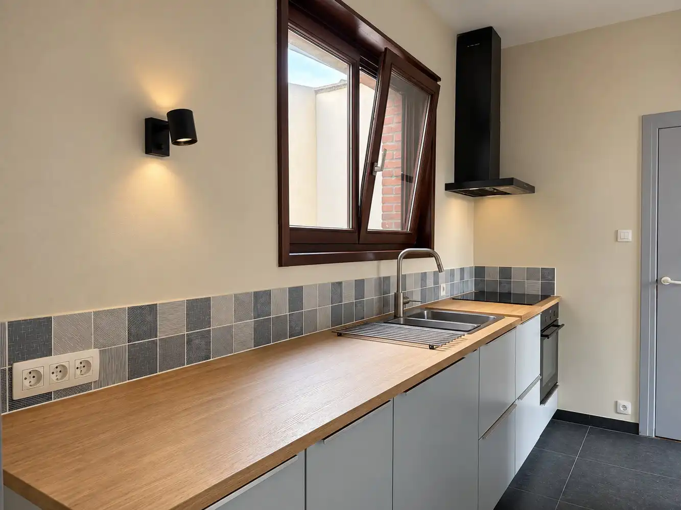 Ruim 2-slaapkamerappartement met extra bureauruimte foto 7