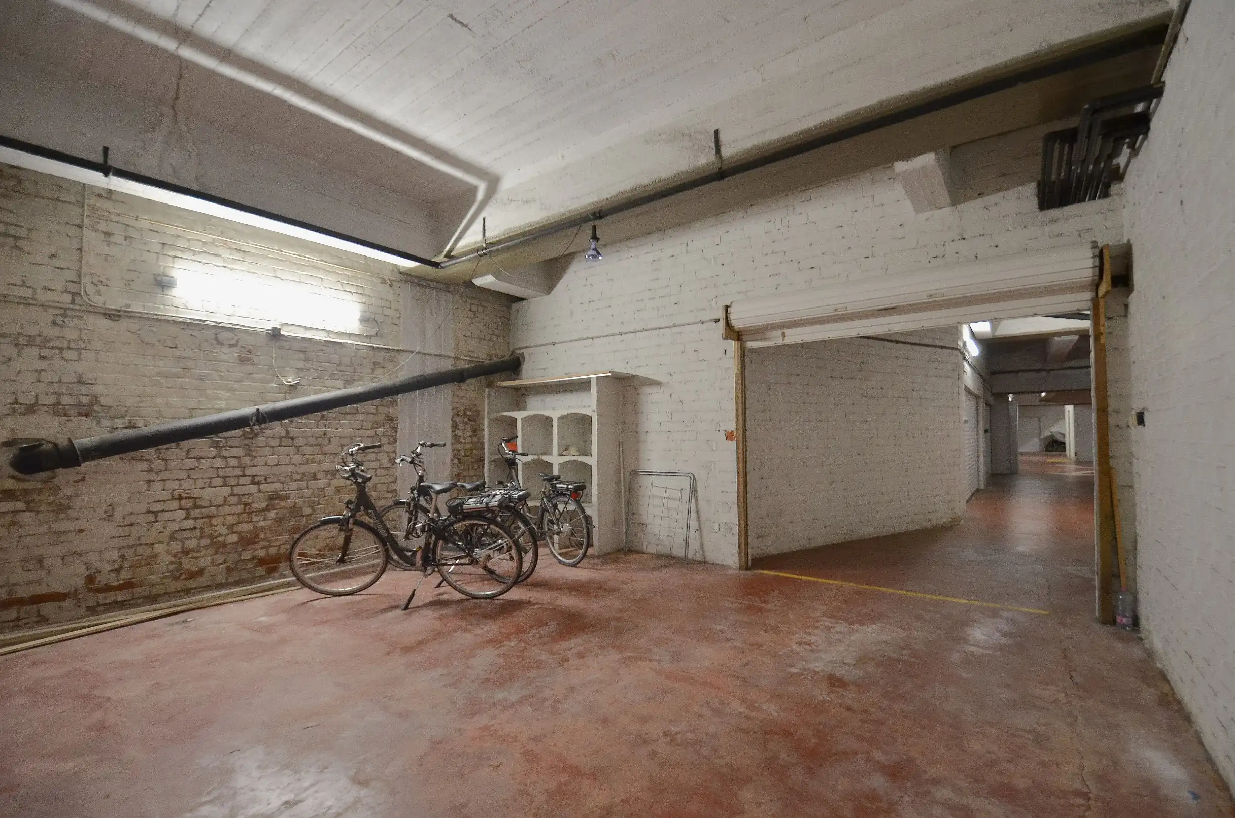 Ruime garagebox gelegen in de Elizabethlaan foto 7