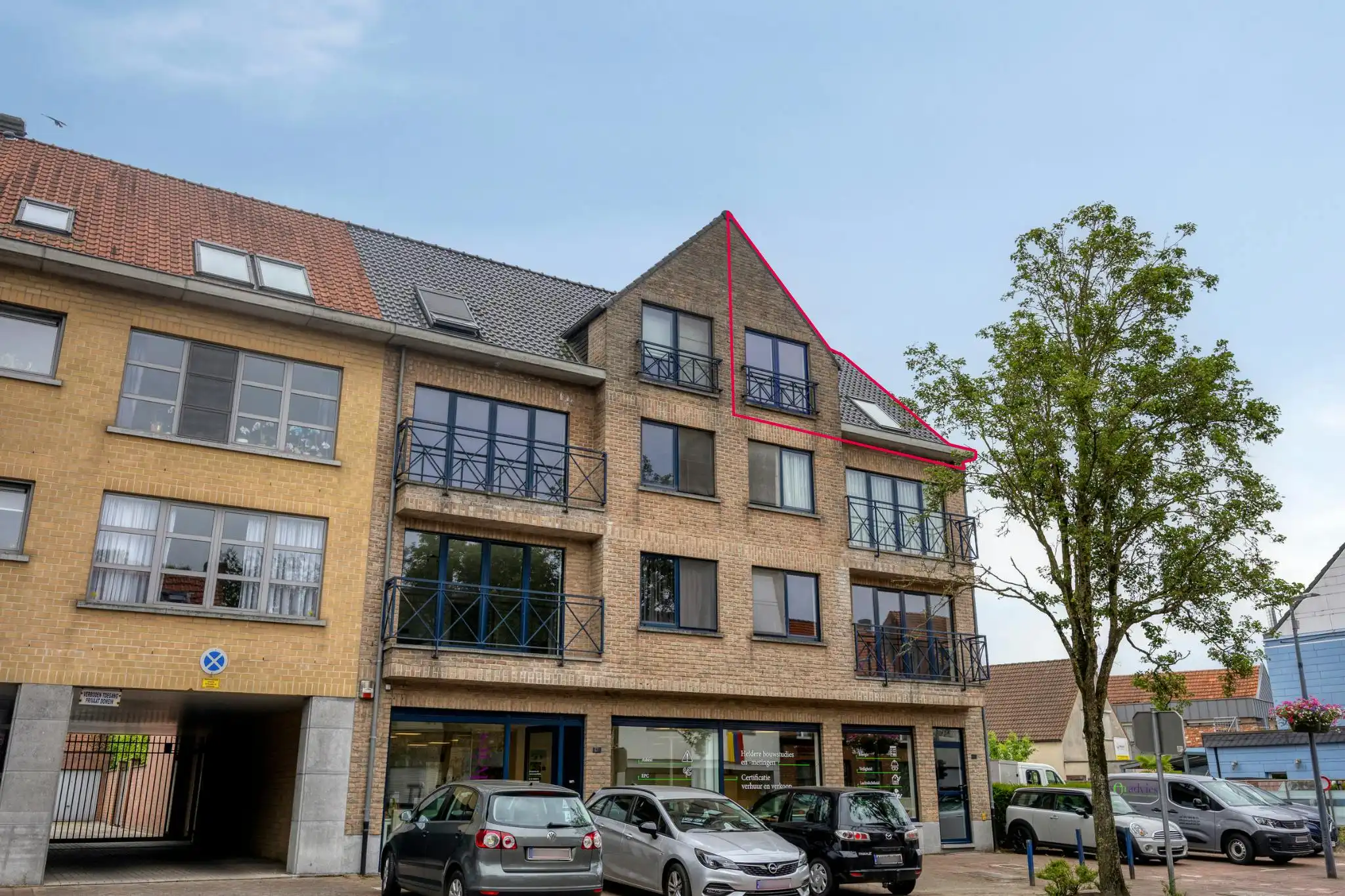 Gerenoveerd dakappartement met 1 slaapkamer in Wuustwezel foto 2