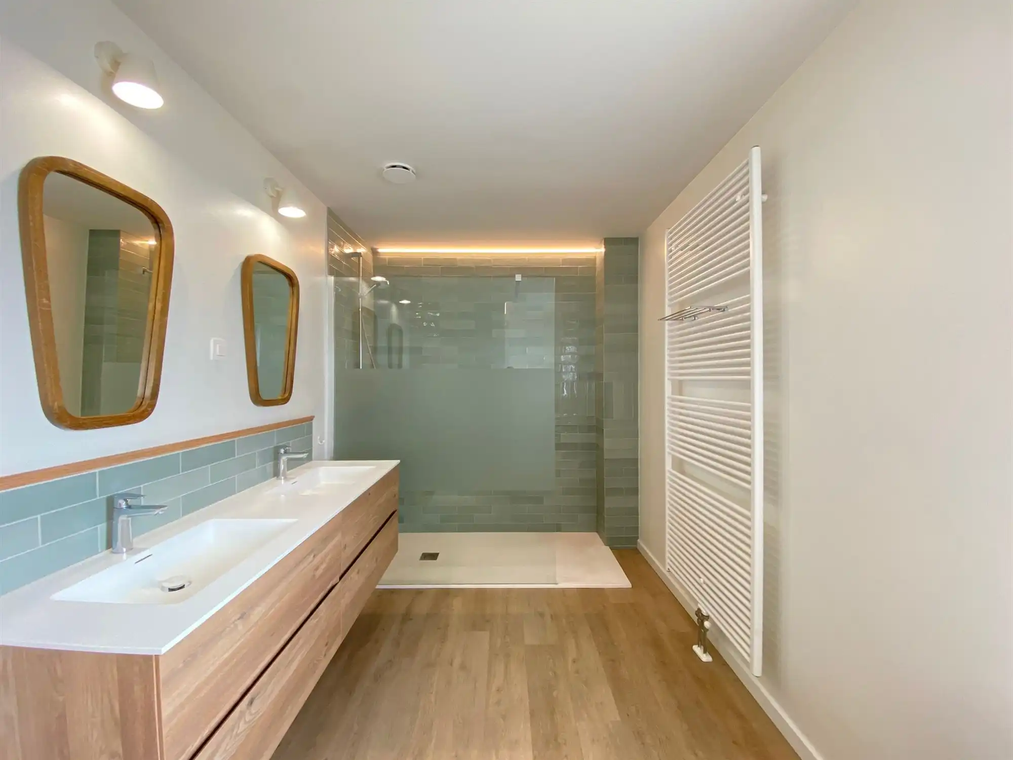 prachtig gerenoveerde woonst met 5 slaapkamers en 2 garages foto 20