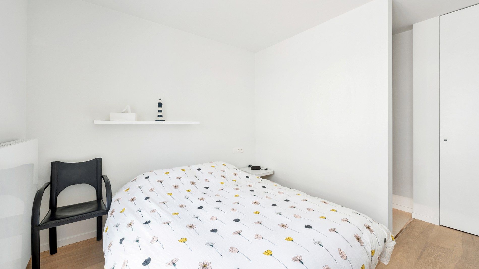 Mooi gerenoveerd, zuidwest georiënteerd HOEKappartement centraal gelegen op de Lippenslaan te Knokke. foto 18