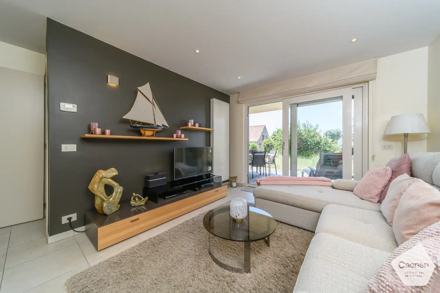 Stijlvol gemeubeld 1-slaapkamerappartement met ruim terras op toplocatie in De Panne foto 6