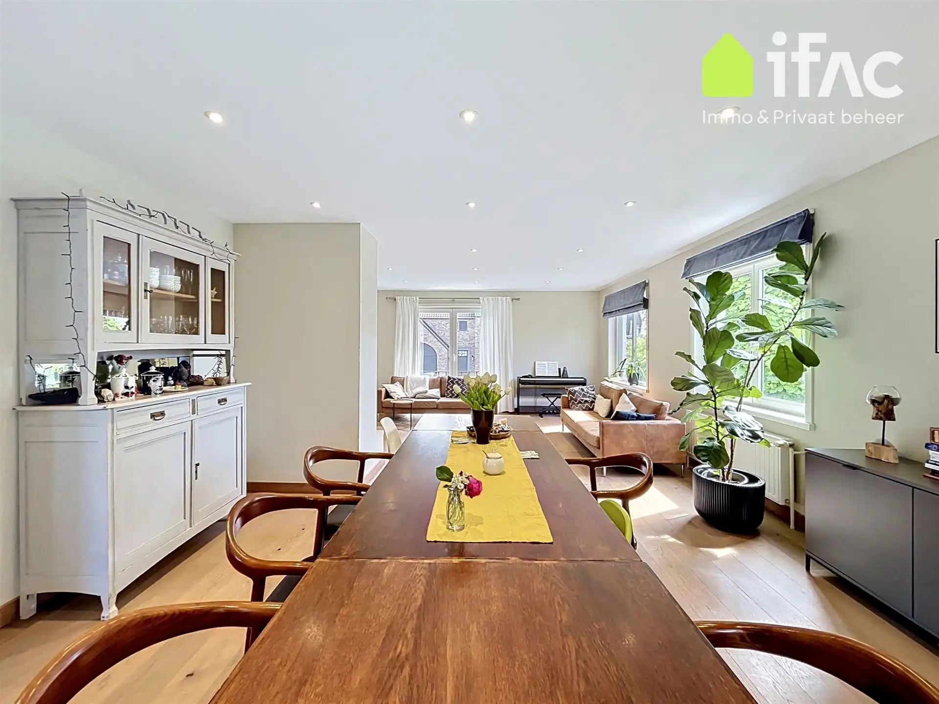 Smaakvol gerenoveerde Villa met 5 slaapkamers en leuke tuin foto 10